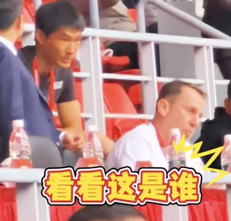 久爾杰維奇現(xiàn)身鹽城，現(xiàn)場(chǎng)觀看中國(guó)U22國(guó)足vs韓國(guó)