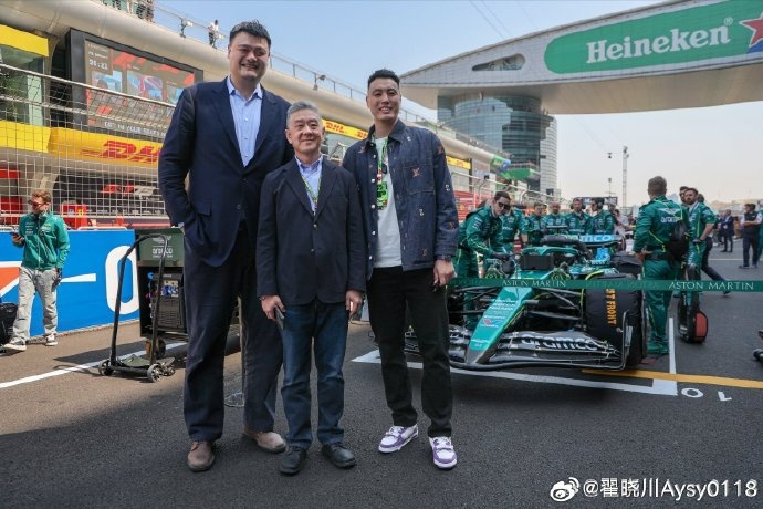 聯(lián)動F1！翟曉川曬與姚明、阿隆索、范志毅、周冠宇等的合照
