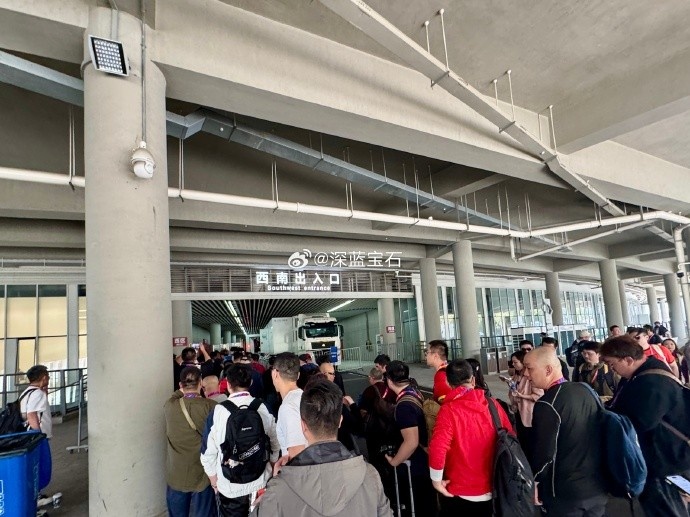 盛況空前！記者曬照：距離中澳之戰(zhàn)還有三小時，現(xiàn)場記者已超百名