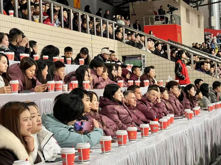 北青體育：中國女足現(xiàn)身中甲賽場，觀看重慶銅梁龍vs遼寧鐵人