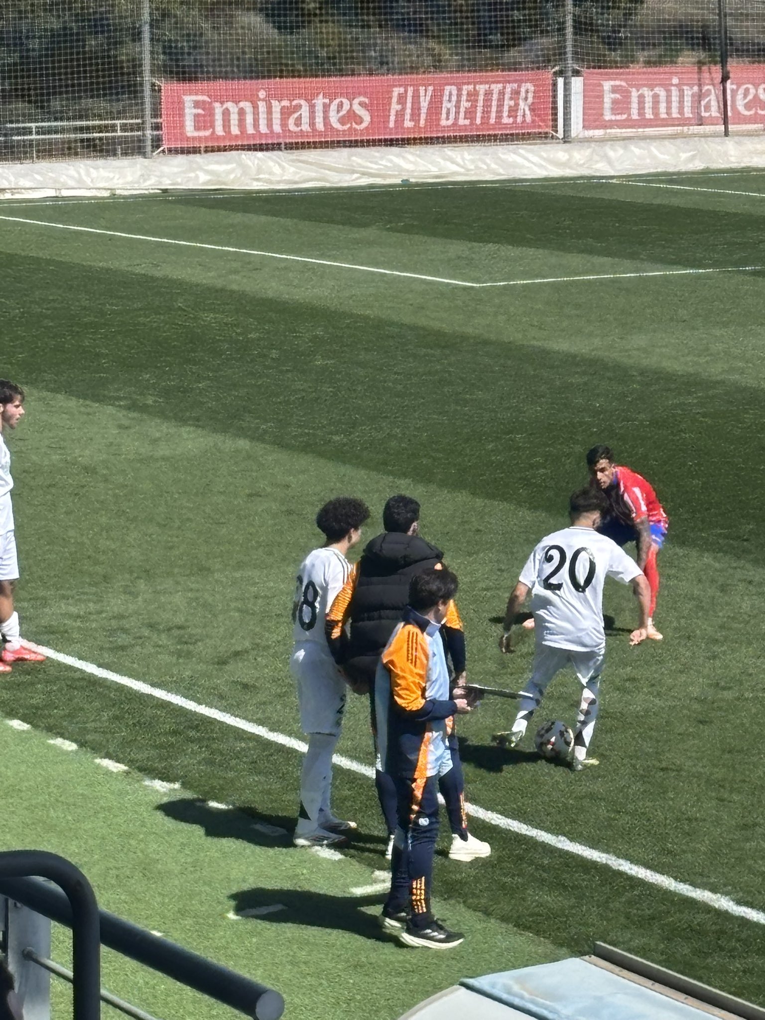 天賦滿滿！馬塞洛15歲兒子恩佐皇馬U19首秀，登場5分鐘腳后跟助攻