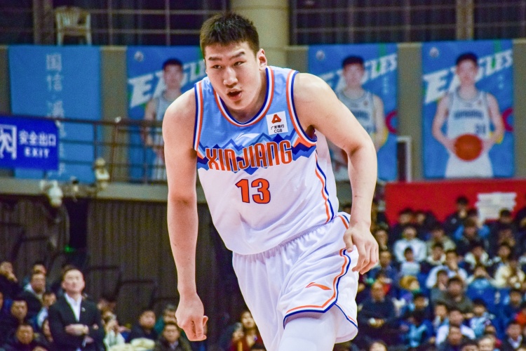 高效輸出！李炎哲半場(chǎng)7中5拿到12分2板1助1斷2帽