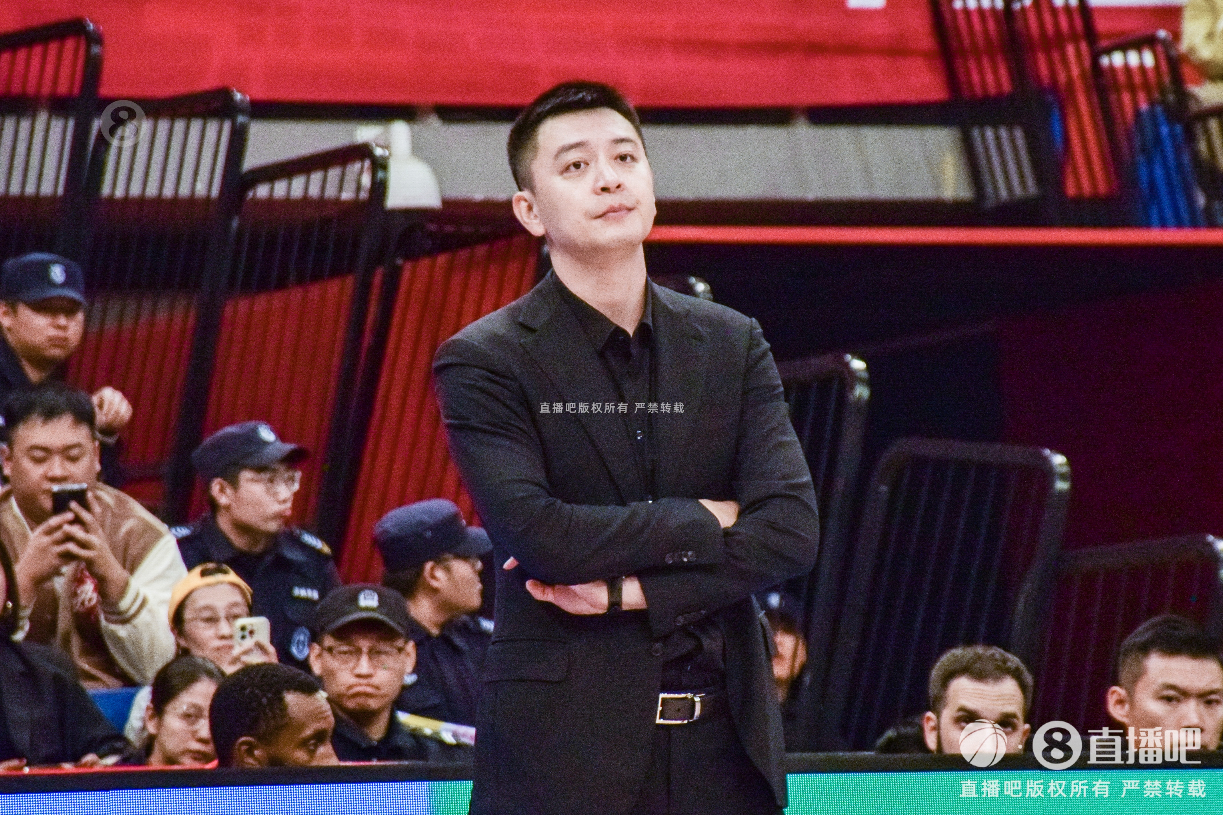 楊鳴：弗格今晚對(duì)陣上海缺陣 目前沒有想過排名的問題