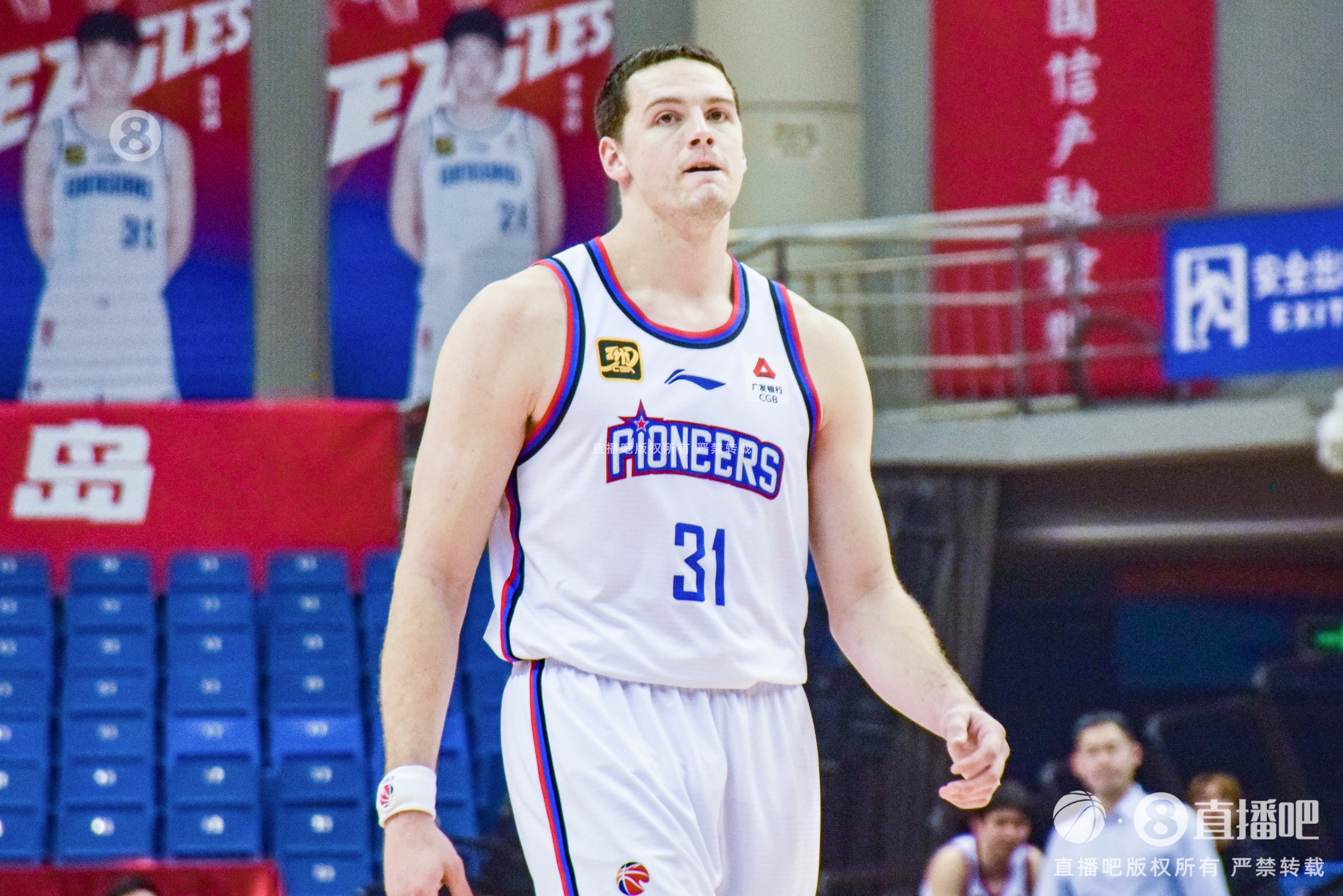 狀態(tài)不對(duì)勁！大衛(wèi)-詹姆斯10中3僅拿7分8板4助 4失誤