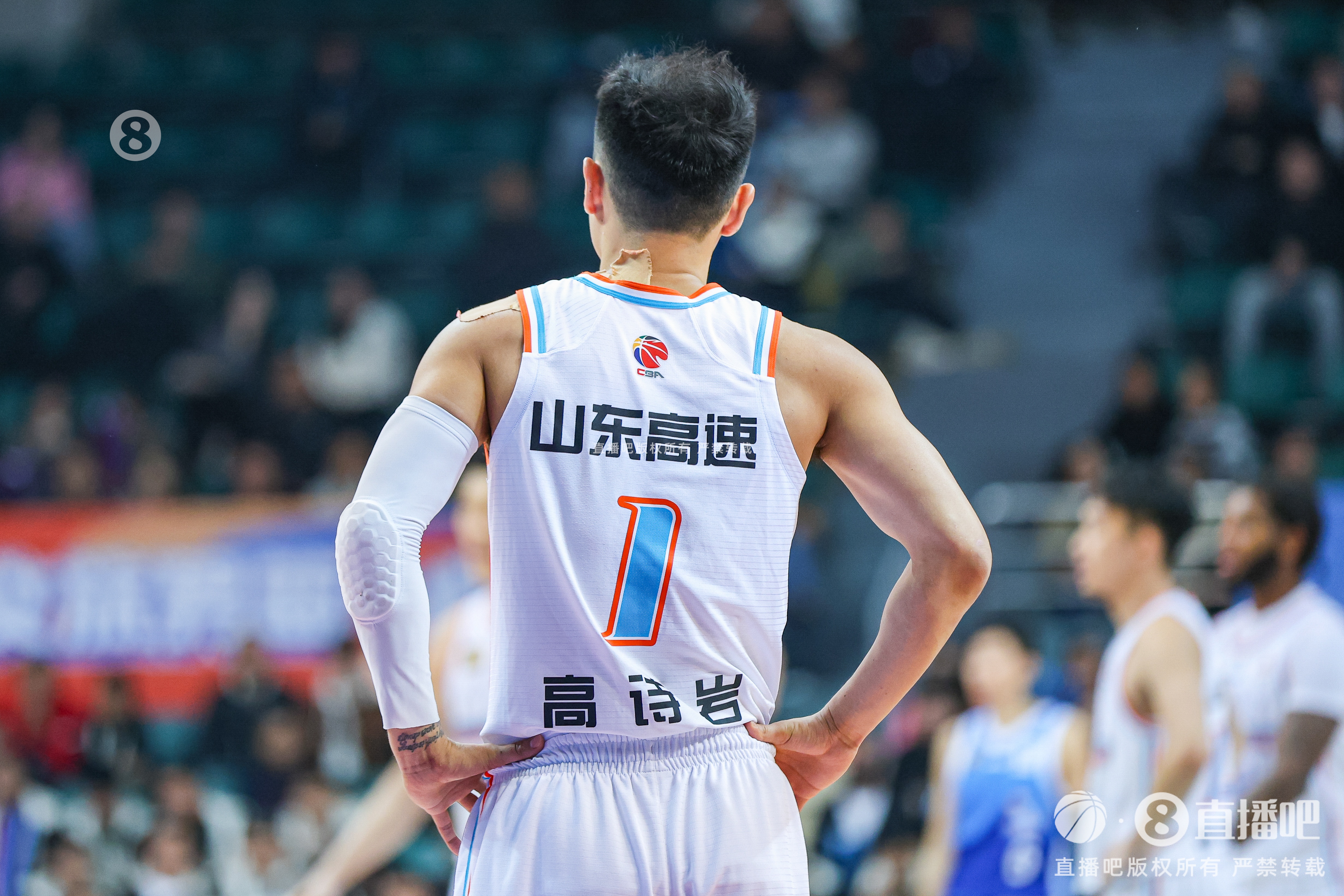 慢熱！首節(jié)山東落后四川1分 全隊(duì)首發(fā)5人單節(jié)合計(jì)僅拿到3分