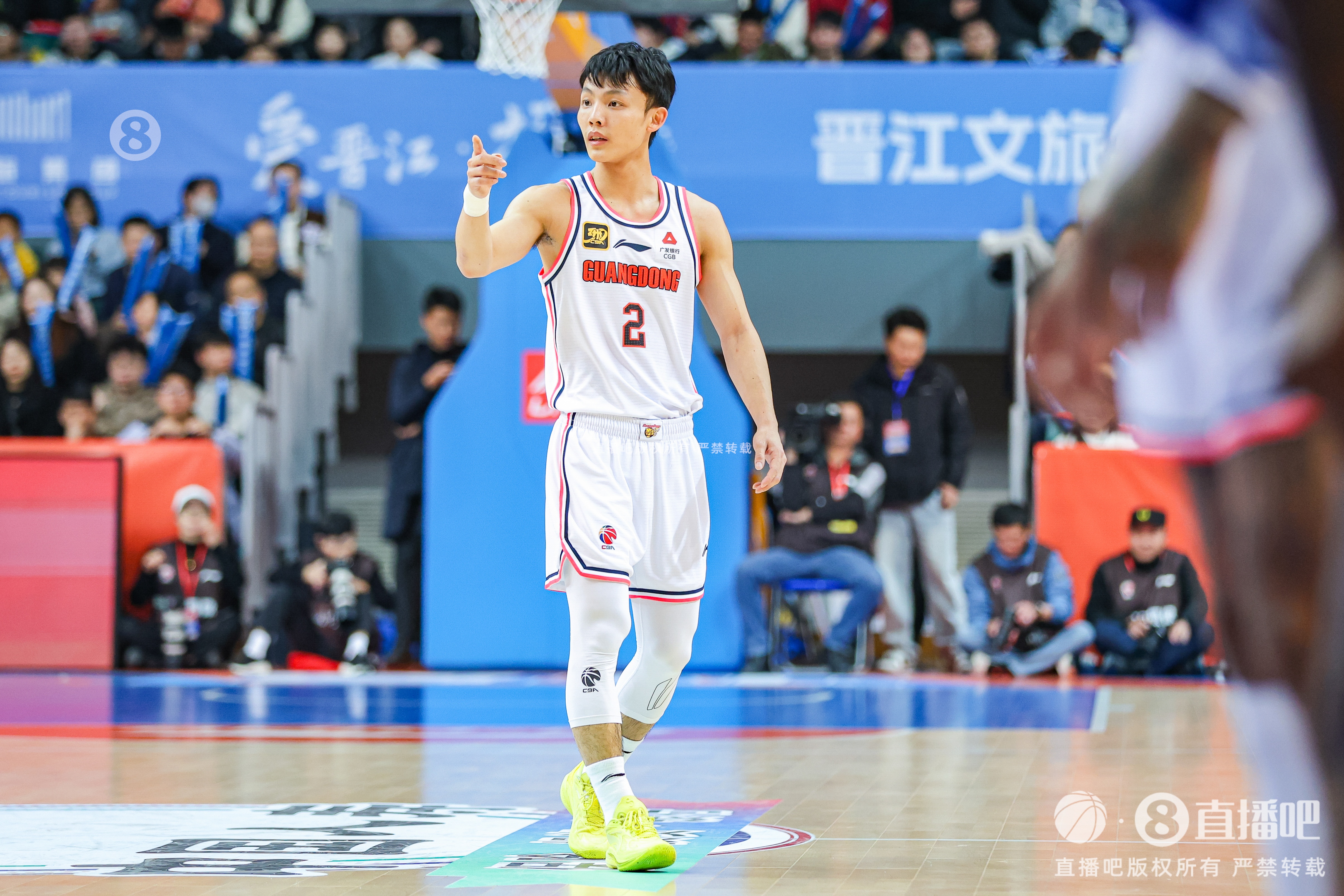 徐中鋒手感還沒開！徐杰半場12中4&三分7中2拿12分2前場板2助2斷