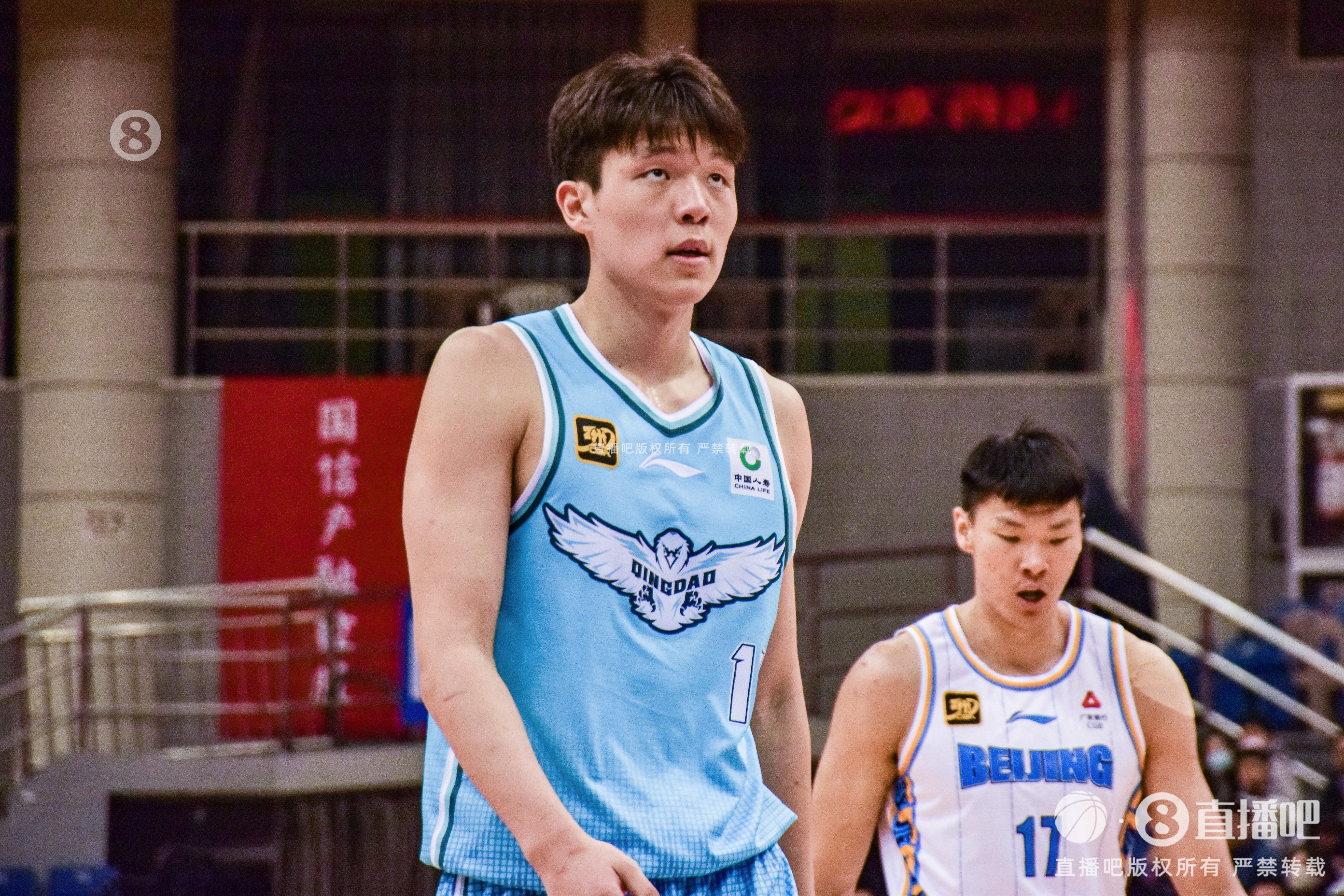 內(nèi)線攻防俱佳！楊瀚森半場10分鐘4中3砍9分11板&另有3斷2帽