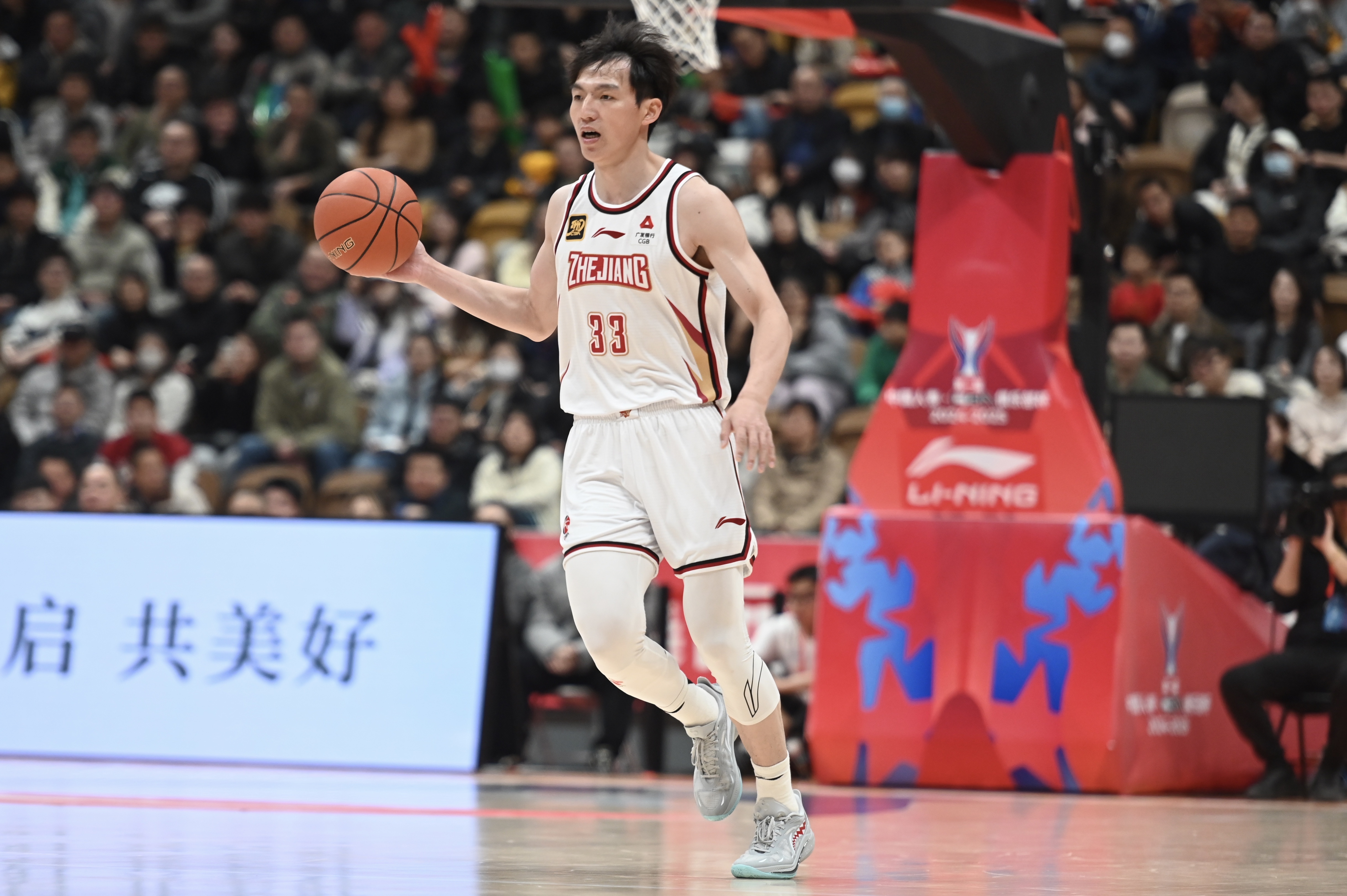 雙槍表現(xiàn)不錯！吳前和陸文博均9中5&三分合計15中7合砍30分