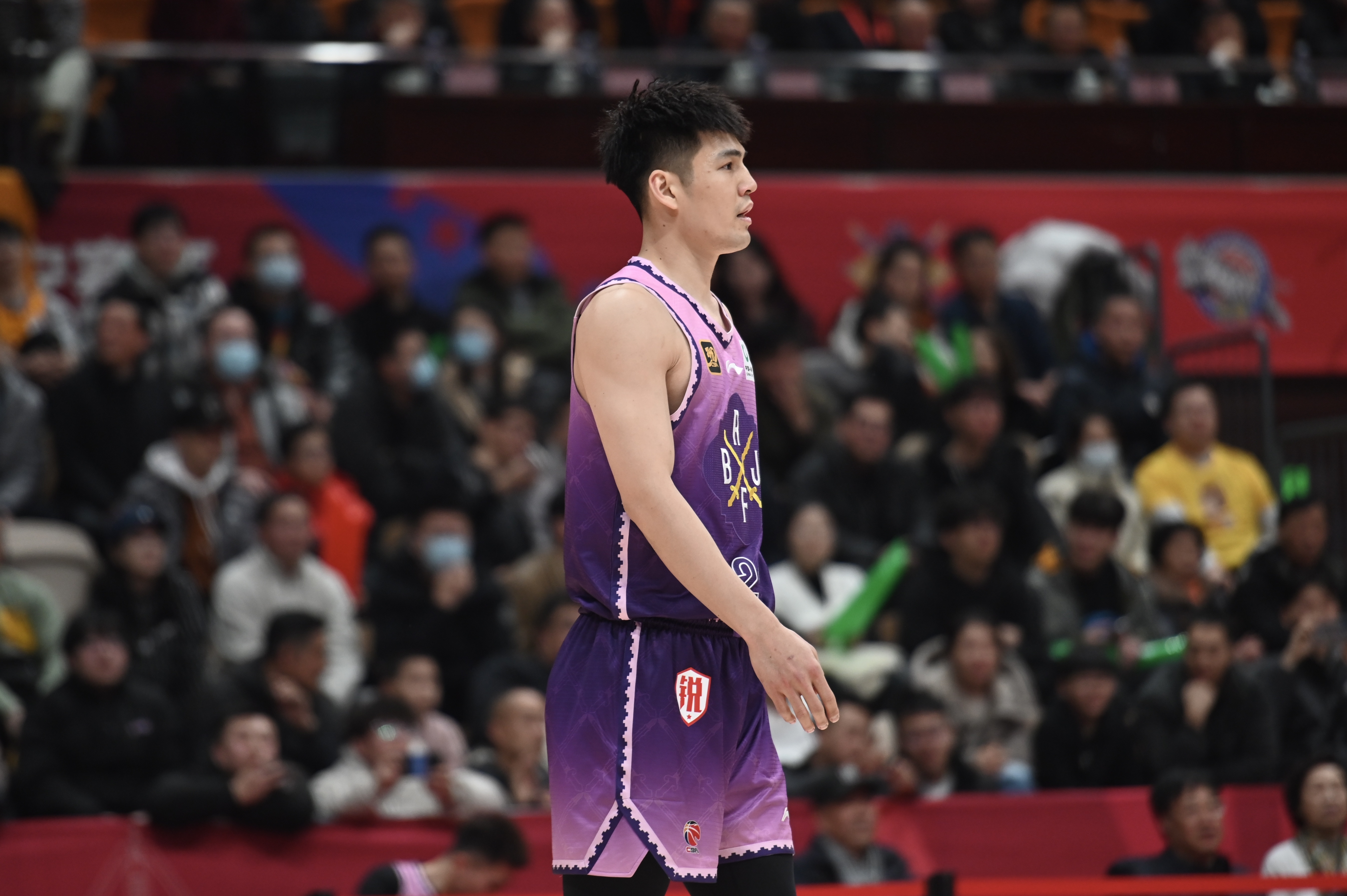 表現(xiàn)可以！陳國(guó)豪8中5拿到13分3板1斷