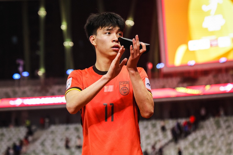 期待首秀！18歲王鈺棟入選中澳戰(zhàn)名單&穿11號，首進國足正賽名單