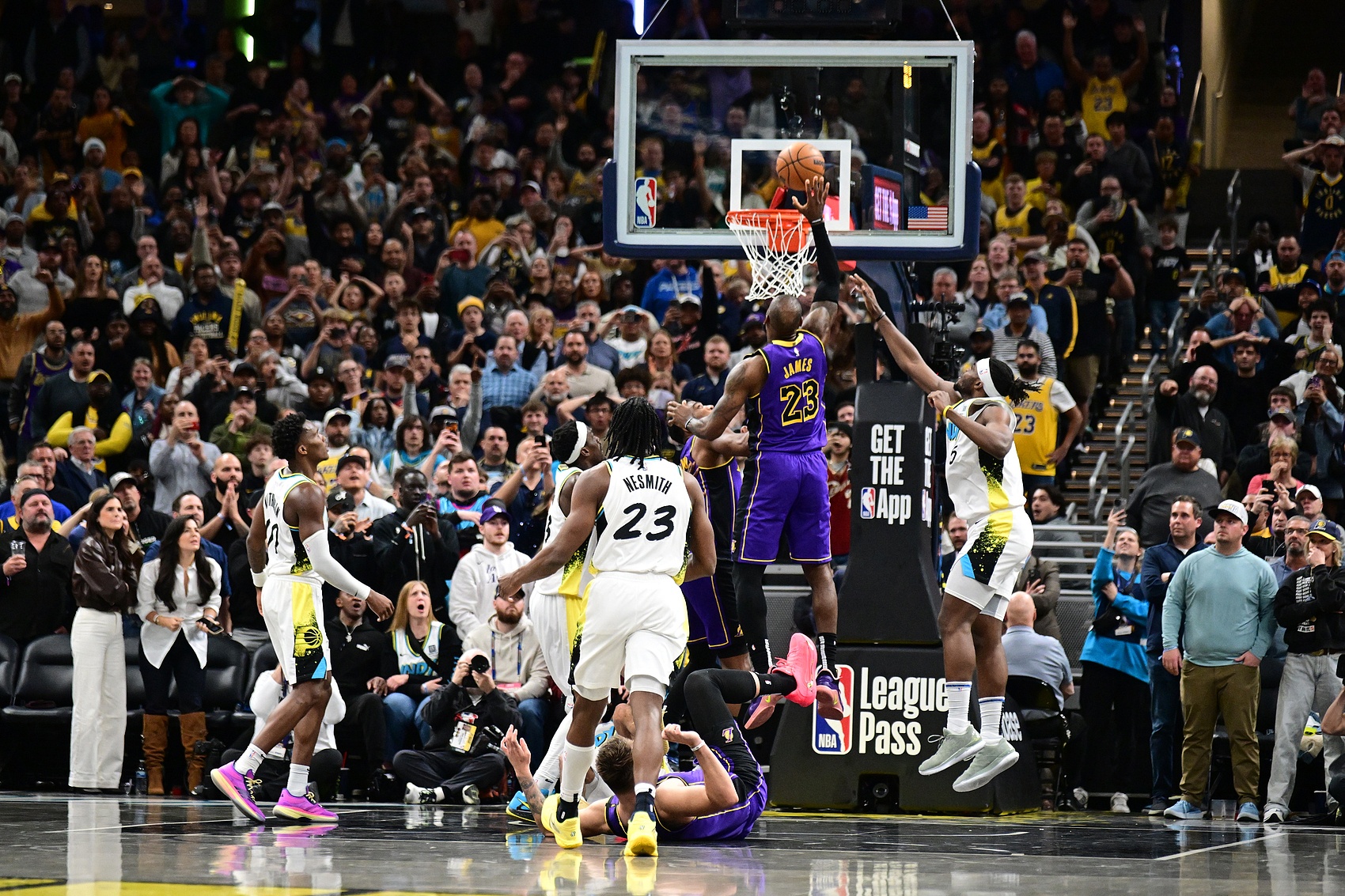 NBA歷史唯二面對同一支球隊有過3次壓哨絕殺的球員：喬丹和詹姆斯